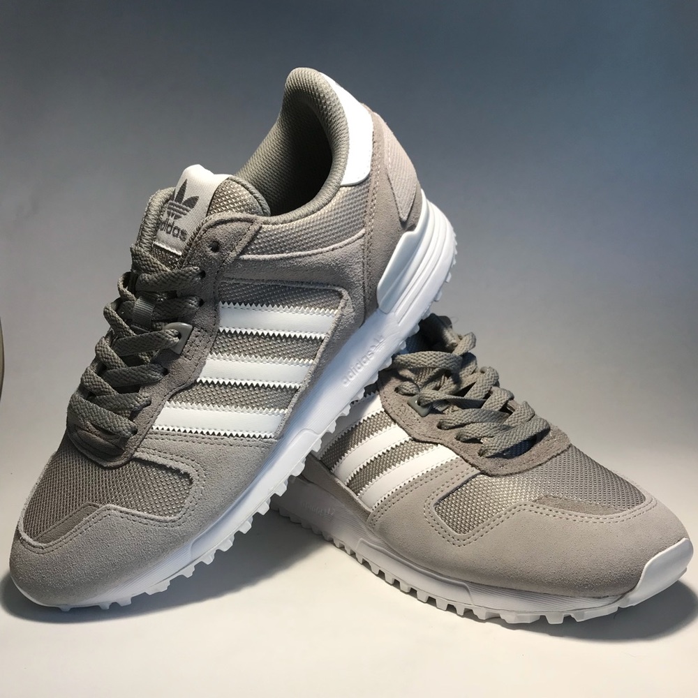 Men ADIDAS ORIGINAL ZX 700 brand new in box.